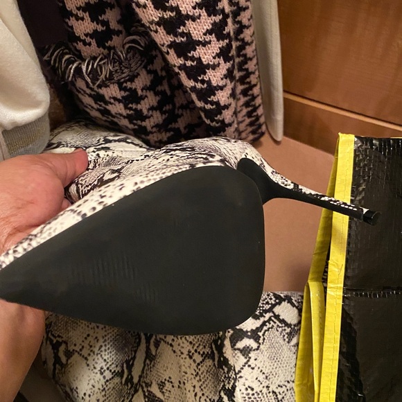 STEVE MADDEN BOOTS - Picture 14 of 17